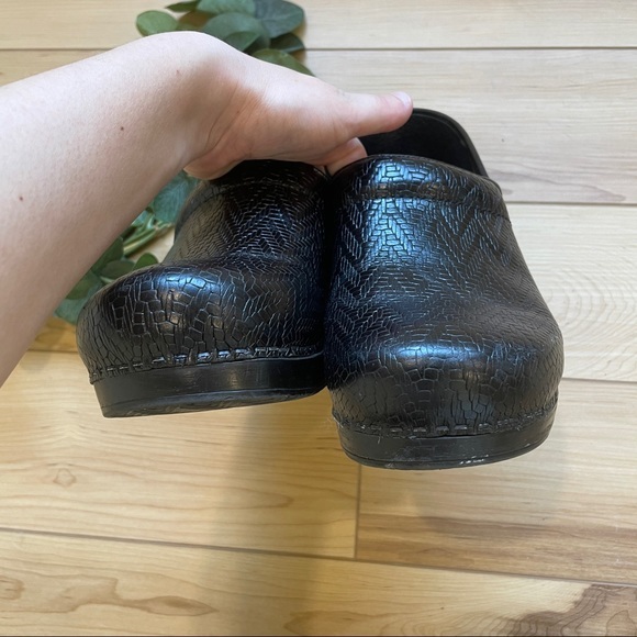 Dansko Women's Dansko Professional Clog Black Woven Leather | Size 41 - Picture 4 of 7